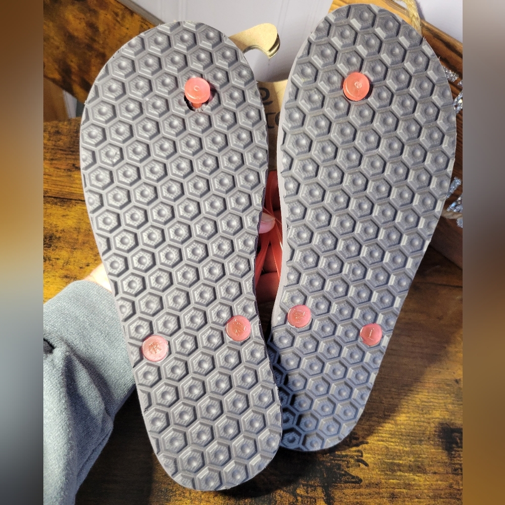 Rafters women size medium 7-8 flip flops grey pink white flowers - Picture 6 of 8